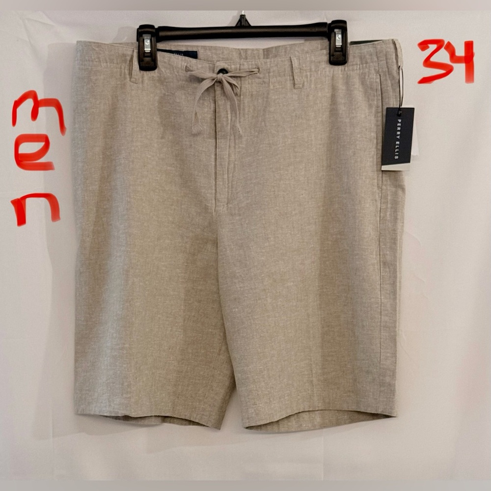 Perry Ellis Men's Light Tan Flat Front Shorts